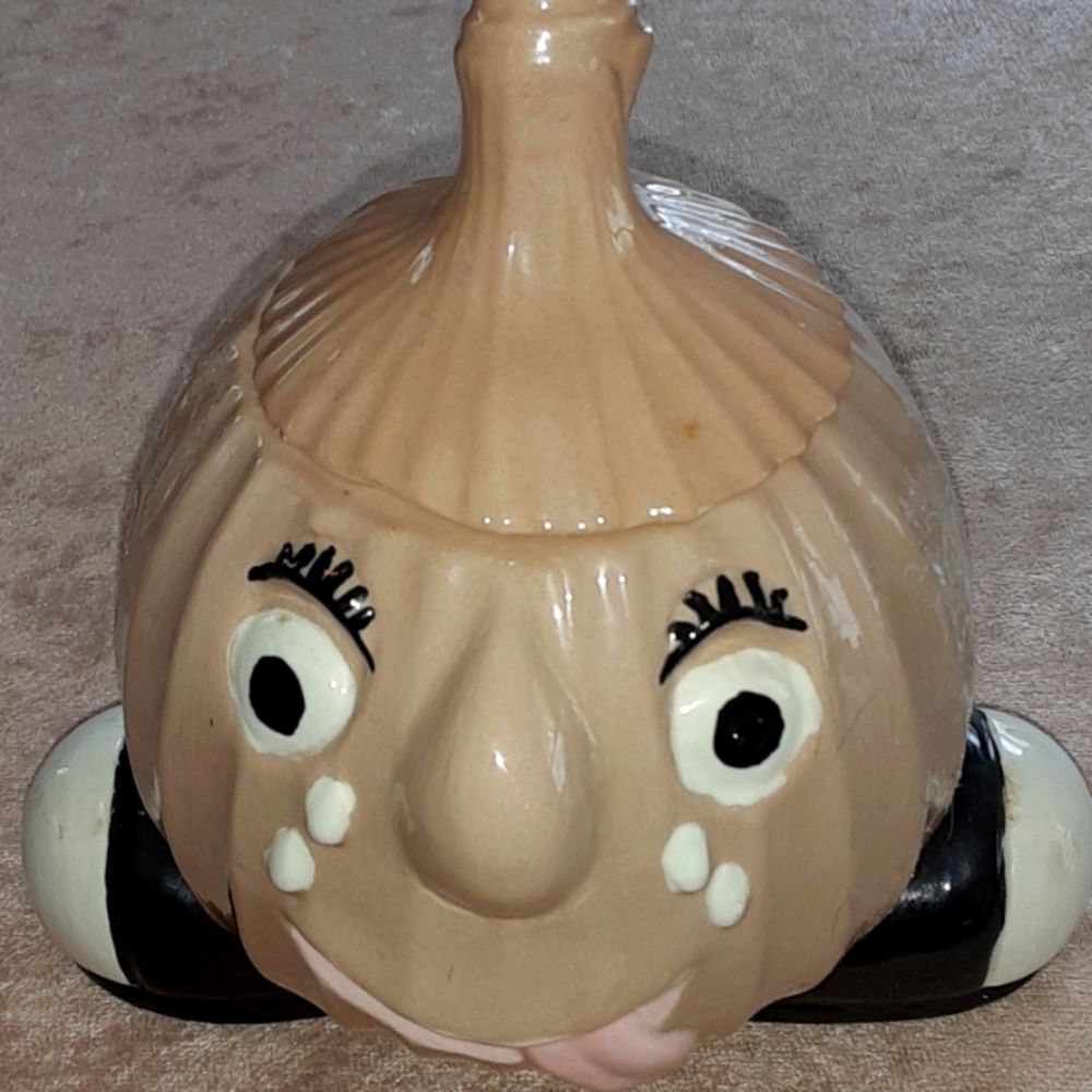 Vintage Anthropomorphic Crying Onion Keeper Wearing Sneakers Kitsch Kitchen